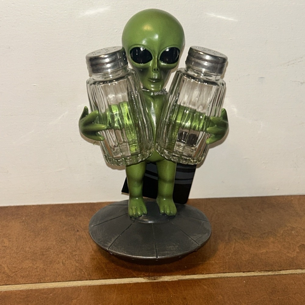 Ebros UFO Green Alien On Flying Saucer Spaceship Salt And Pepper Shakers Set